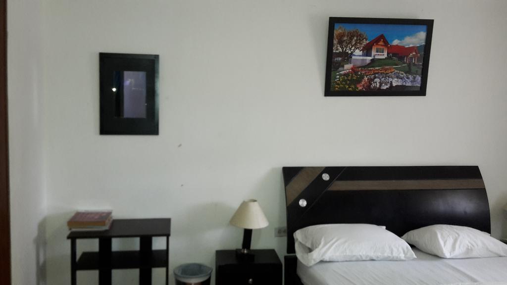 Media Luna Hotel